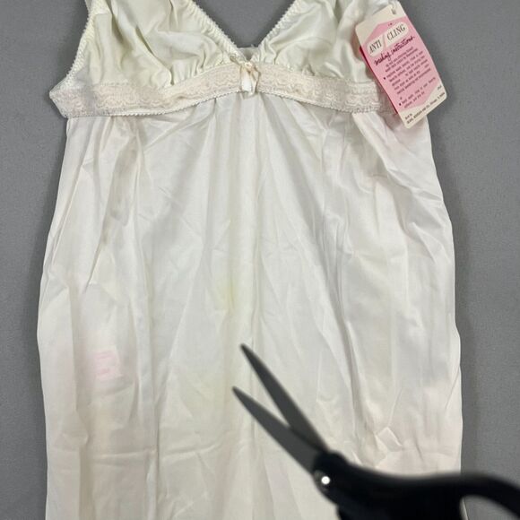 Vintage The Sears Doesnt Slip Nylon Anti-Cling Cream Maxi Slip Size 36 Deadstock - Picture 4 of 8